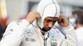 Lewis Hamilton a ignoré des ordres de l'équipe et risque d'être sanctionné par Mercedes.