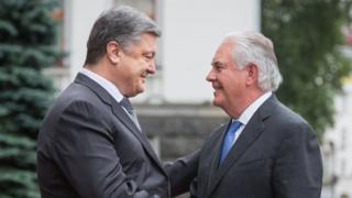 Президент Украины Петр Порошенко и государственный секретарь Соединенных Штатов Америки Рекс Тиллерсон во время встречи в Киеве