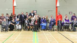Cystadleuwyr a beirniaid un o'r rowndiau rhanbarthol