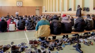 Обитатели центра были переведены в гимнастический зал