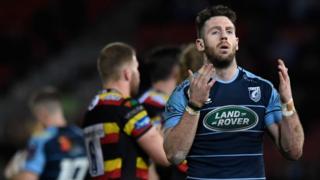 Alex Cuthbert yn erbyn Caerloyw