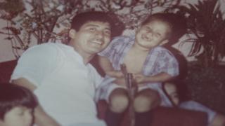 Óscar Alfredo Ramírez y quien creía que era su padre, Óscar Ovidio Ramírez Ramos.
