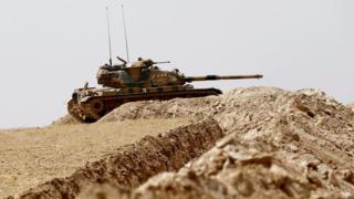 Türk Silahlı Kuvvetleri'ne ait tanklar Suriye sınırında.