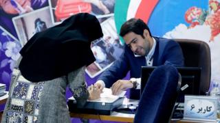 Woman registers her candidacy in Tehran (15/04/17)