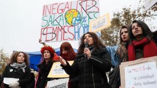 Fransa'da protestocu kadınlar