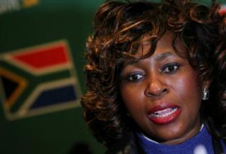 Bi Khoza amemtaka Bwana Zuma aondoke madarakani akimtaja kuwa kiongozi wa kuchukiza ambaye amekumbwa na madai ya ufisadi.