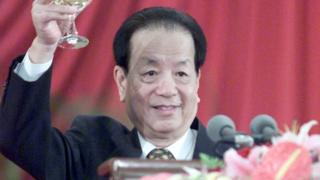 錢其琛在中國國慶招待會上祝酒(中新社圖片29/9/2000)