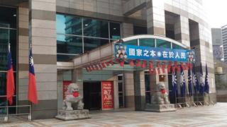 國民黨處理黨產的過程被形容是"匪夷所思"、"不合常理"。