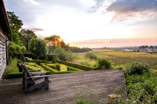 Dawn on the Deck - Marianne Majerus / www.igpoty.com