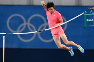 Japan's Hiroki Ogita knocks the pole vault bar off in the Men's Pole Vault Qualifying Round in Rio de Janeiro on 13 August 2016.