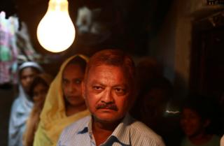 সত্তরের দশক থেকে মাংস বিক্রির কাজ করে আসছেন শাকিল আহমেদ, এই কাজ ছাড়া আর কোনও কাজ জানা নেই তার।