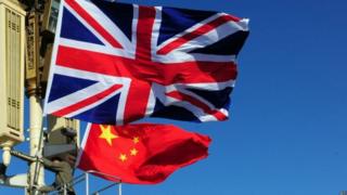中国国家主席习近平2015年下半年对英国进行了国事访问,两国建立全球全面战略伙伴关系。