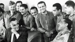 Nasır Sina çölündeki hava üssü Gifgafa'da jet pilotlarıyla ünlü buluşmasında, 22 Mayıs 1967