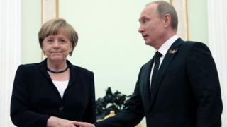 labo sano ka hor ayaa ugu dambaysay Merkel oo booqata Ruushka