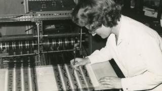Daphne Oram con el Oramics