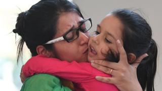 عظمی هم له دې مخکې واده کړی و او له پخواني میړه یوه لور لري.