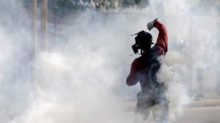 Venezuela crisis: Violence fears as millions join strike