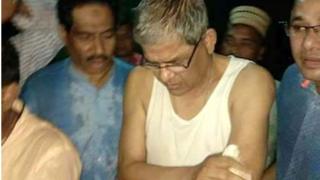 রাঙ্গামাটি যাবার পথে মির্জা ফখরুলের গাড়িবহরে হামলার ঘটনায় কজন আহত হয়।