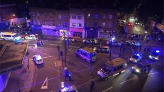 Imodoka yinjiye mu bantu baje gusenga ku musigiti uri mu buraruko mu gisagara ca Londres