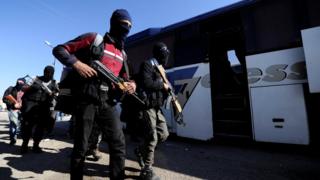 Участники вооруженных формирований оппозиции покидают Хомс