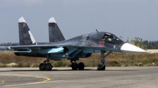 シリアの空軍基地に駐機したロシアの「SU-34」爆撃機(今月6日)
