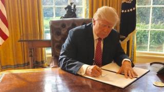 Trump avuga ko yihaye umwanya kugira ngo amategeko ajanye n'ingenzi n'abimukira asubirwemwo