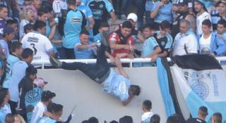 Balbo cae por la tribuna