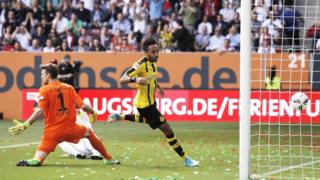29ème but de la saison pour Pierre-Emerick Aubameyang ! Le gabonais a inscrit l'unique but du Borussia Dortmund sur la pelouse de Augsburg (match nul 1-1).