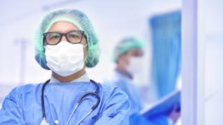 médico.