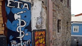 Grafiti de ETA en un muro