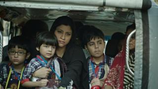 Konkona Sen Sharma扮演三个孩子的母亲,她不愿被看作生育机器