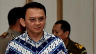 Gavana wa mji mkuu wa Indonesia aliyekufuru kwa kutusi Uislamu Basuki Tjahaja Purnama afungwa