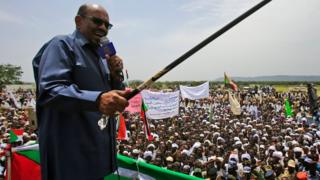 Pireezidant Al bashir ganda kibba Daarfuur keessatti argamtutti wayita haasaa taasisan.