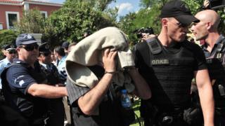 Yunanistan'a kaçan bir Türk askeri polis nezaretinde mahkemeye görürülüyor.