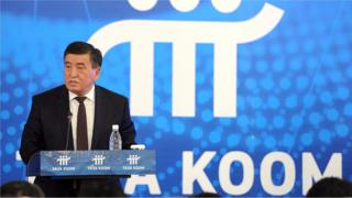 "Таза коом" боюнча кеңештин биринчи жыйыны өтүп, ага премьер-министр Сооронбай Жээнбеков төрагалык кылды