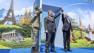 Украинанын президенти Петр Порошенко жана Словакиянын президенти Андрей Киска Ужгород чек ара бекетинде жолукту.