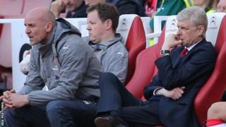 Kooxda Arsenal ee uu hogaamiyo Arsene Wenger ayaa markii u horaysay u soo bixiwayday Horyaalka Yurub muddo 21 sano ah