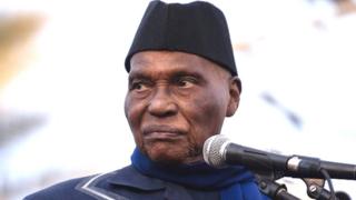 L'ancien président du Sénégal Abdoulaye Wade, 91 ans, va diriger la liste d'une coalition de l'opposition dénommée "Wattu Sénégal" pour les législatives.