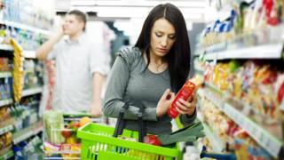 Mujer comprando