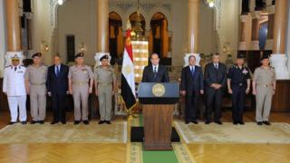الرئيس المصري يوجه كلمة للمصريين عقب لقائه بقيادات عسكرية وشرطية إثر هجوم المنيا
