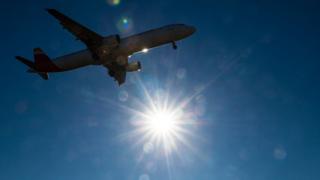 Un avion atterrissant à l'aéroport de Barcelone en 2015 (illustration)