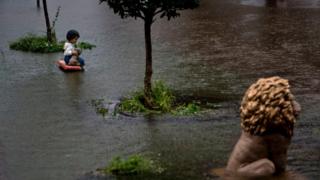 Значна частина Г'юстона опинилась під водою