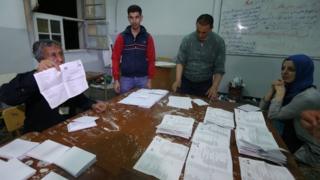 Electoral officials count votes in Algiers. Photo: 4 May 2017