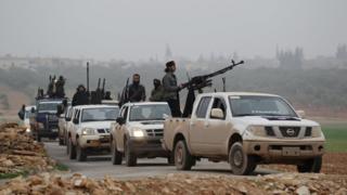 Nusra Cephesi militanları İdlib'i turluyor (Arşiv fotoğraf)