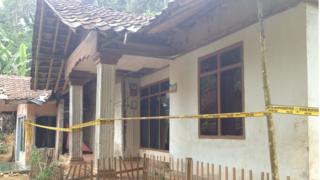 Rumah AS, pelaku bom bunuh diri Kampung Melayu, yang berlokasi di Kampung Ciranji, Desa Sirnagalih, Kecamatan Cipongkor, Kabupaten Bandung Barat. Hingga Sabtu (27/05), masih dipasang garis polisi meski telah dilakukan penggeledahan sehari sebelumnya.