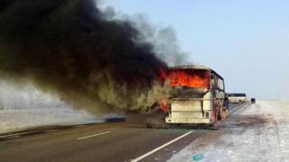 Автобус ёниши 52 йўловчи умрига зомин бўлган