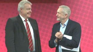 Carwyn Jones a Jeremy Corbyn