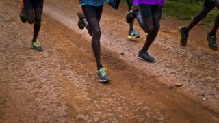 Abanonotsi bashika mirongo ine muri Kenya bananiwe ibipimo vy'imiti yongera inguvu mu myaka ine iheze