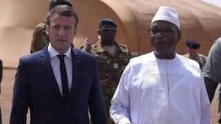 Rais wa Ufaransa akiwa na Rais wa Mali mjini Bamako