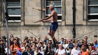 High wire performer at Fringe